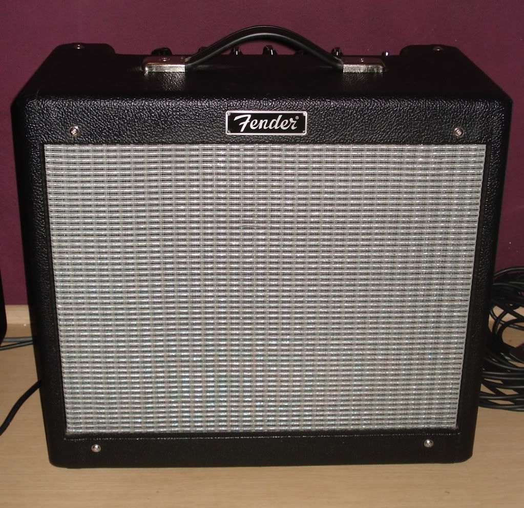 Anyone using 2 amps at once? Either in stereo or not Effects and